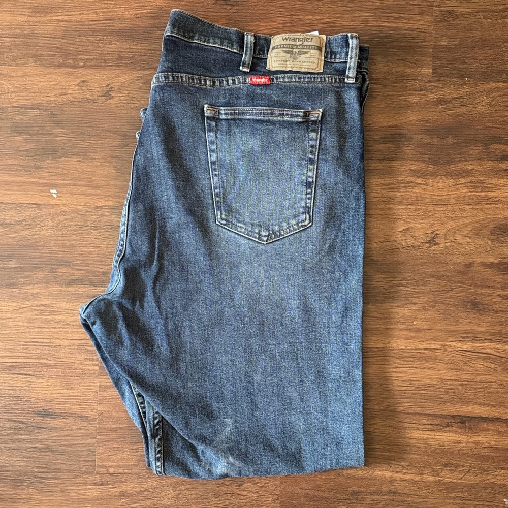 Wrangler Relaxed Fit Blue Jeans